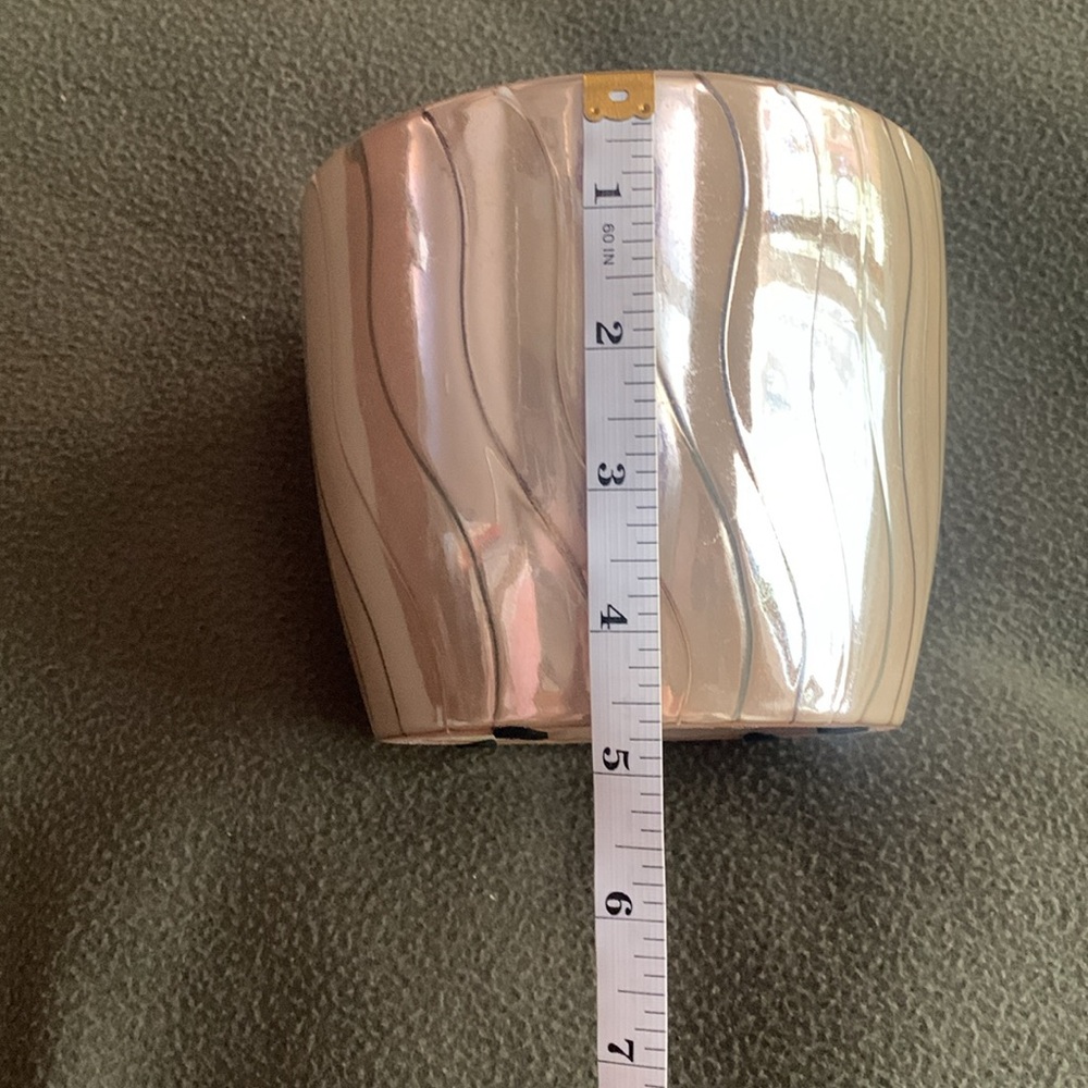 New beautiful gold flower pot with decorative lines. See pictures for size. - Picture 3 of 8